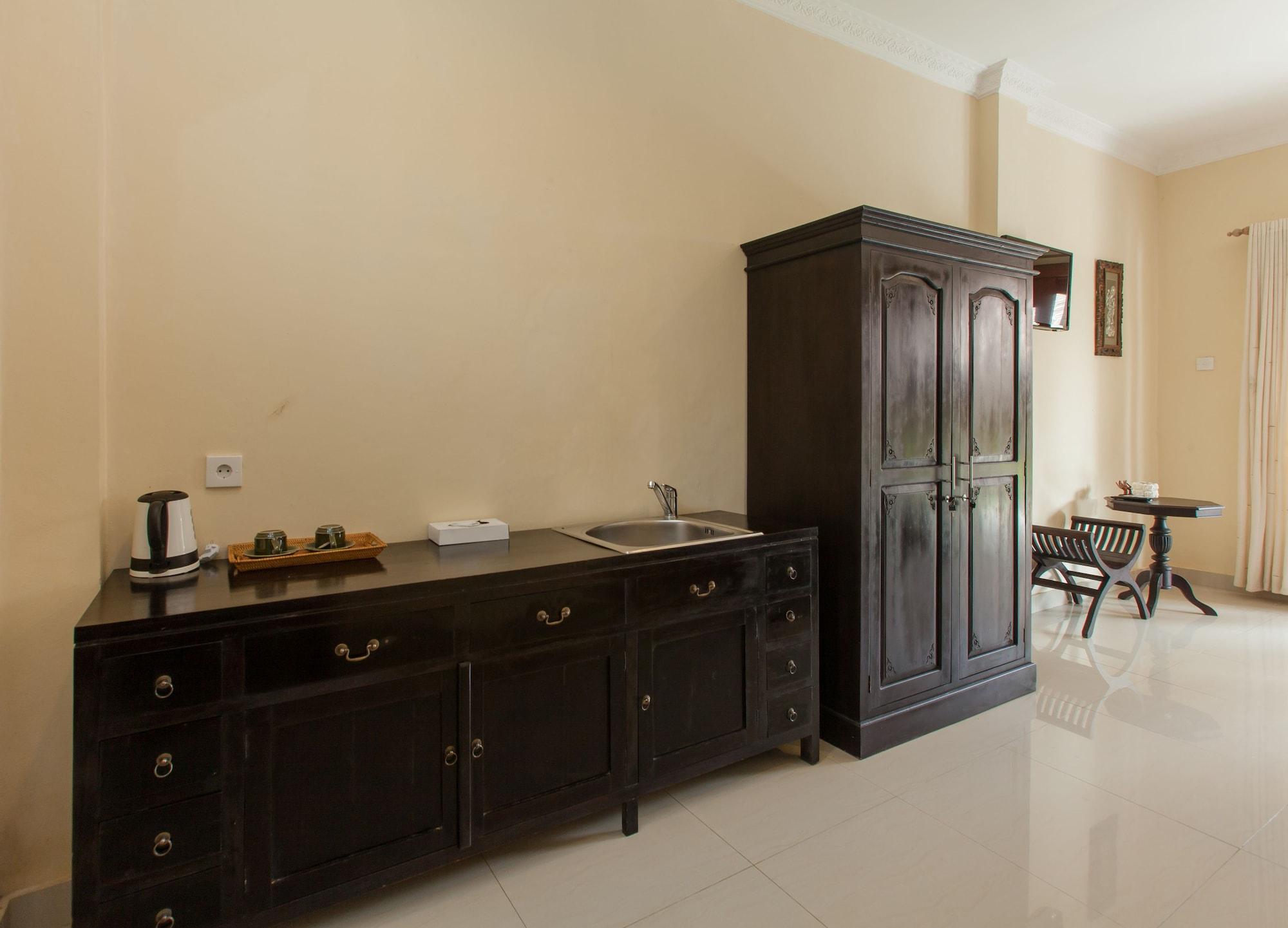 Liyer House Hotel Lodtunduh Buitenkant foto