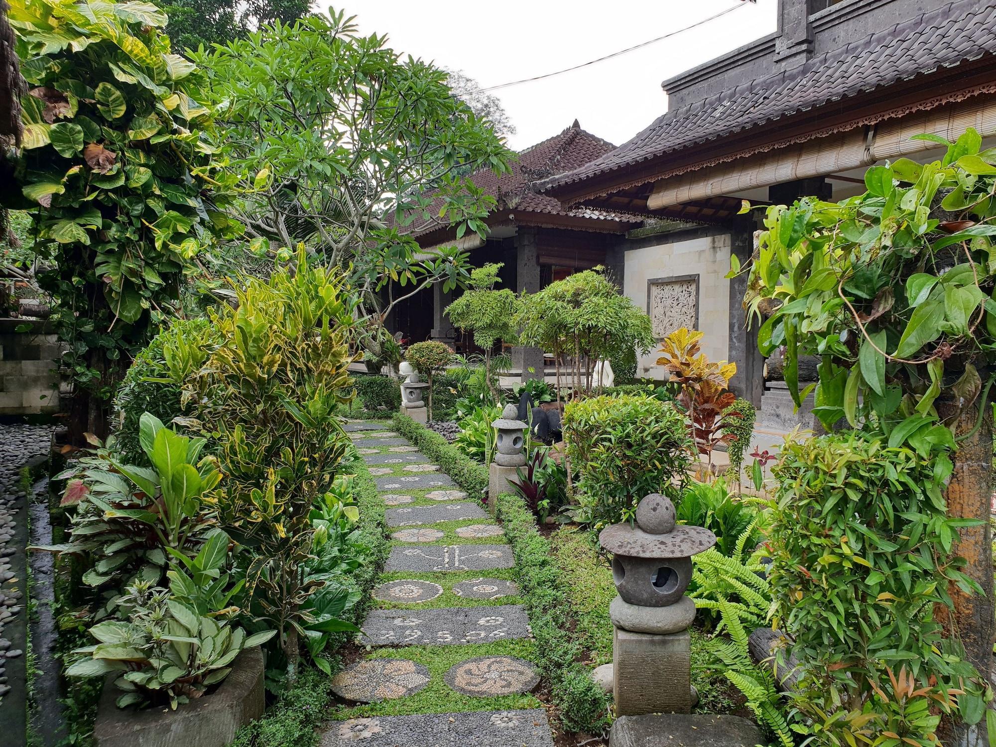 Liyer House Hotel Lodtunduh Buitenkant foto