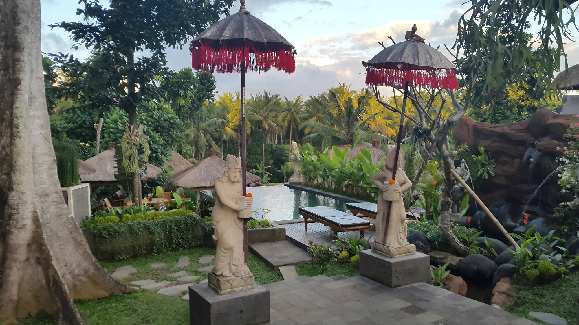 Liyer House Hotel Lodtunduh Buitenkant foto
