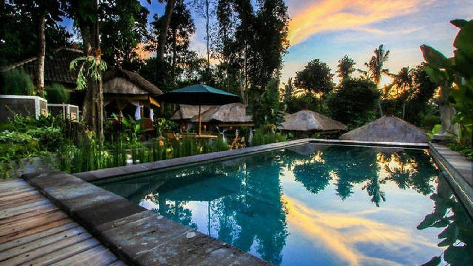 Liyer House Hotel Lodtunduh Buitenkant foto